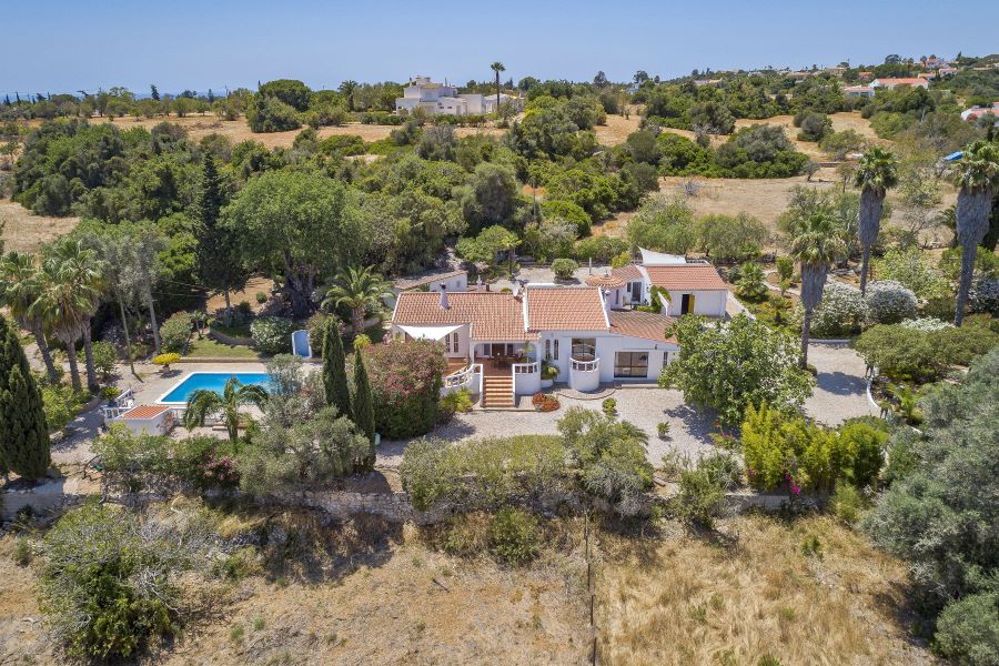Luxuriöses, freistehendes Ferienhaus mit privatem Pool an der Algarve, in der Nähe von Stränden und Einrichtungen