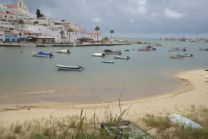 Hafen von Ferragudo, gegenüber von Portimao